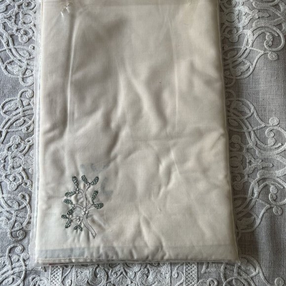 Vintage Tablecloth Linen Jabara Christmas Tree Holiday Embroidered & 8 napkins - Picture 2 of 11